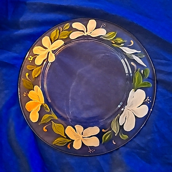Handpainted 7.5" in diameter small plates or saucers. (5pcs) - Picture 2 of 10